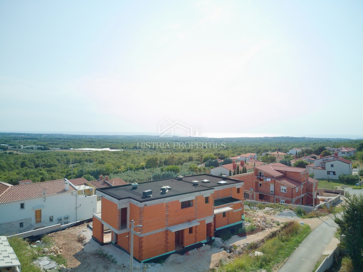 Razkošna vila z razgledom, ki napolni dan, v pomirjujočem okolju