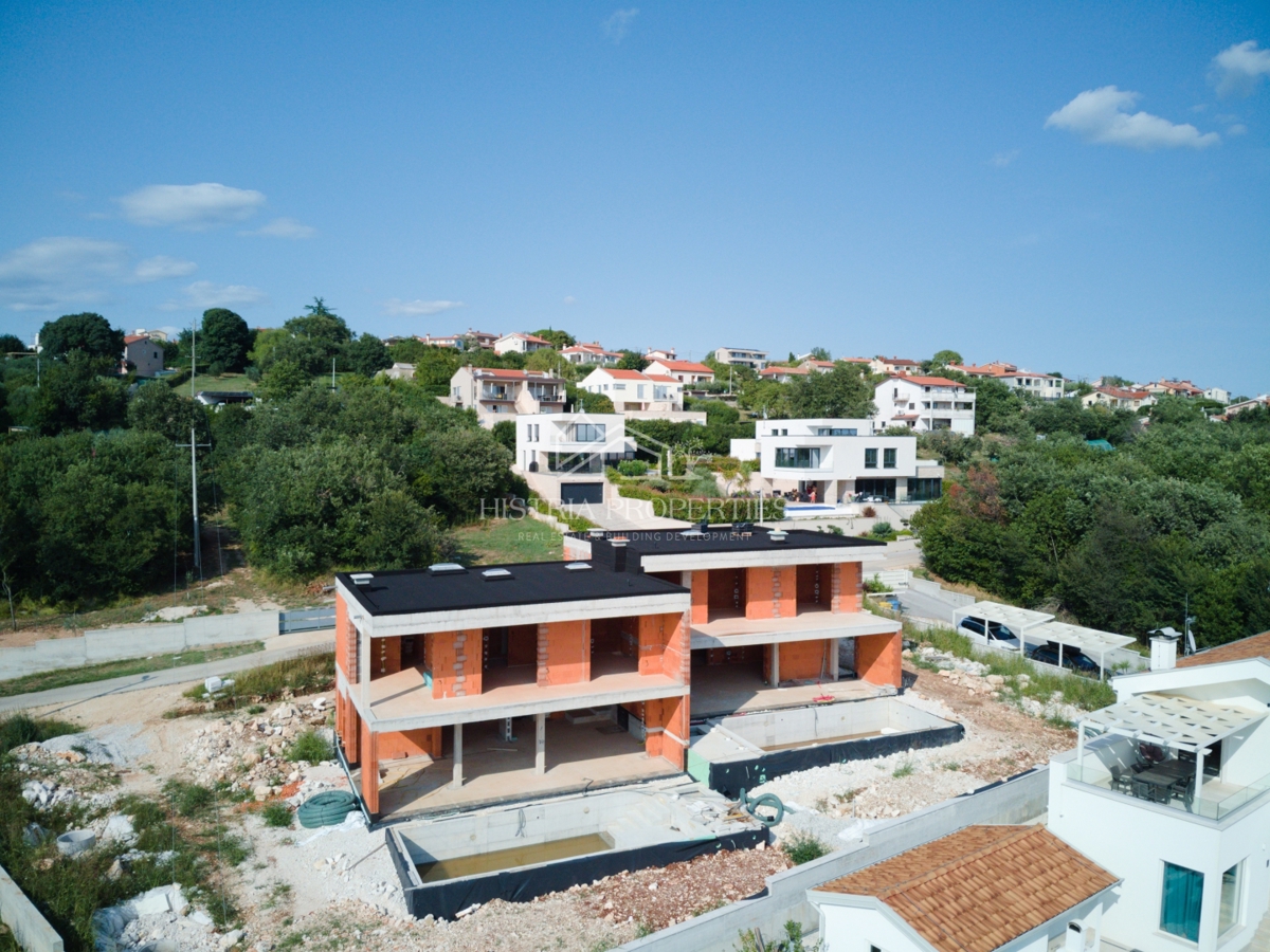 Razkošna vila z razgledom, ki napolni dan, v pomirjujočem okolju