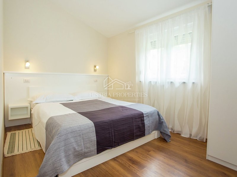 Opremljena hiša z bazenom 9 km od Poreča