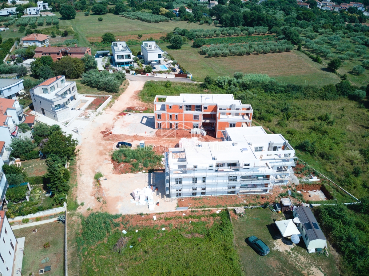 Moderno in kakovostno stanovanje 900m od morja s teraso in čudovitim razgledom