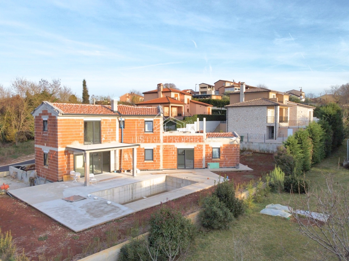 Relaxing location and quality villa with pool and rustic details