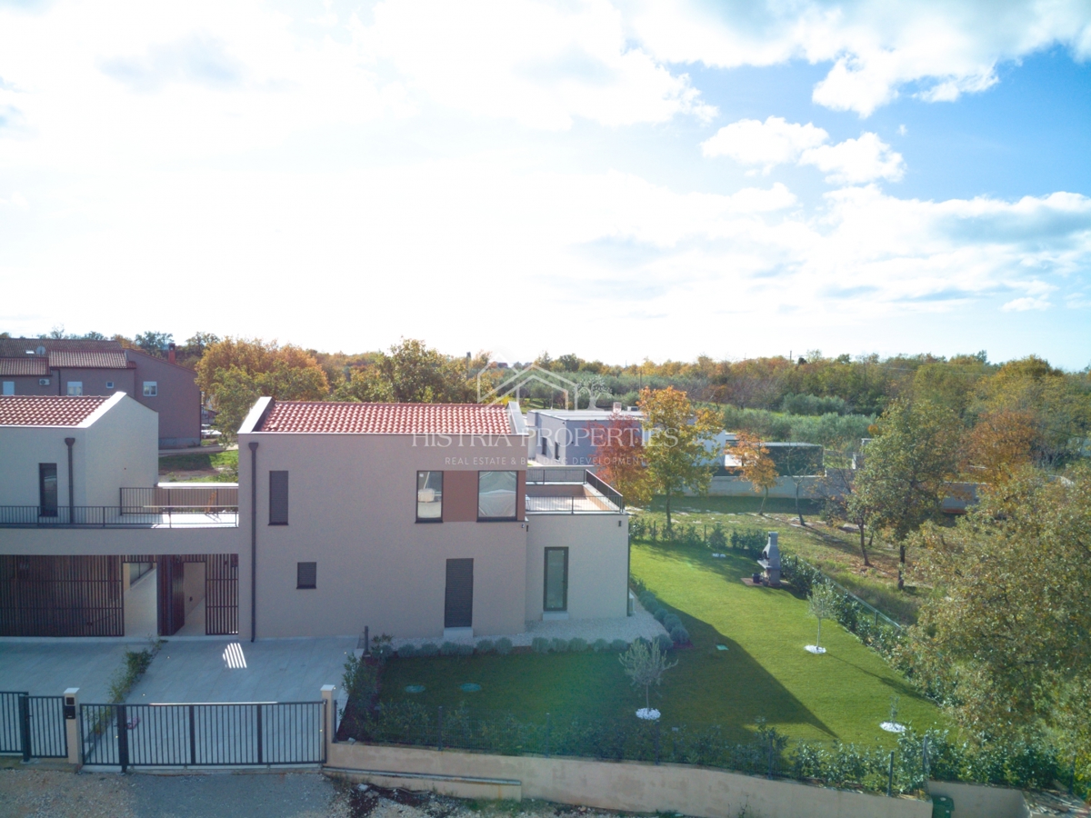 Nizkoenergijska hiša z bazenom, popolnoma opremljena in opremljena v bližini Poreča