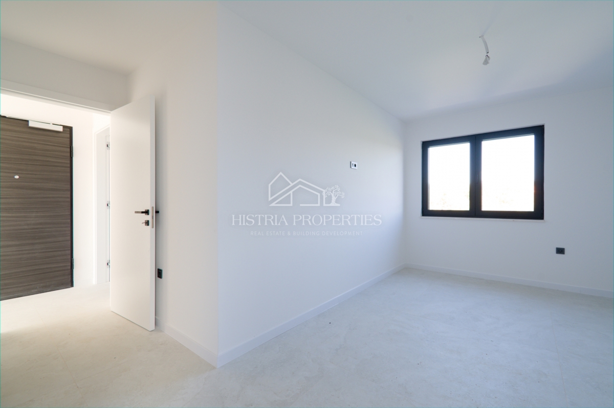 Prostorno vrhunsko penthouse stanovanje s strešno teraso na iskani lokaciji