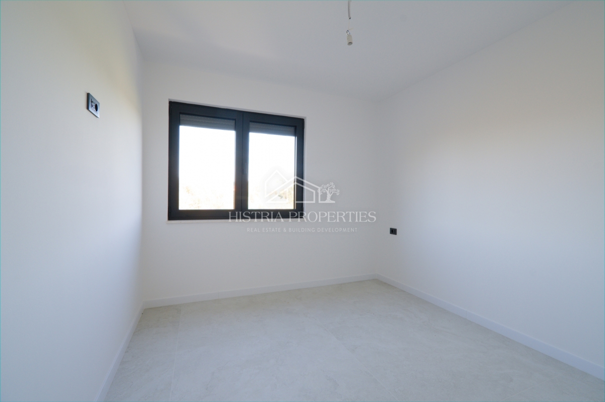 Prostorno vrhunsko penthouse stanovanje s strešno teraso na iskani lokaciji