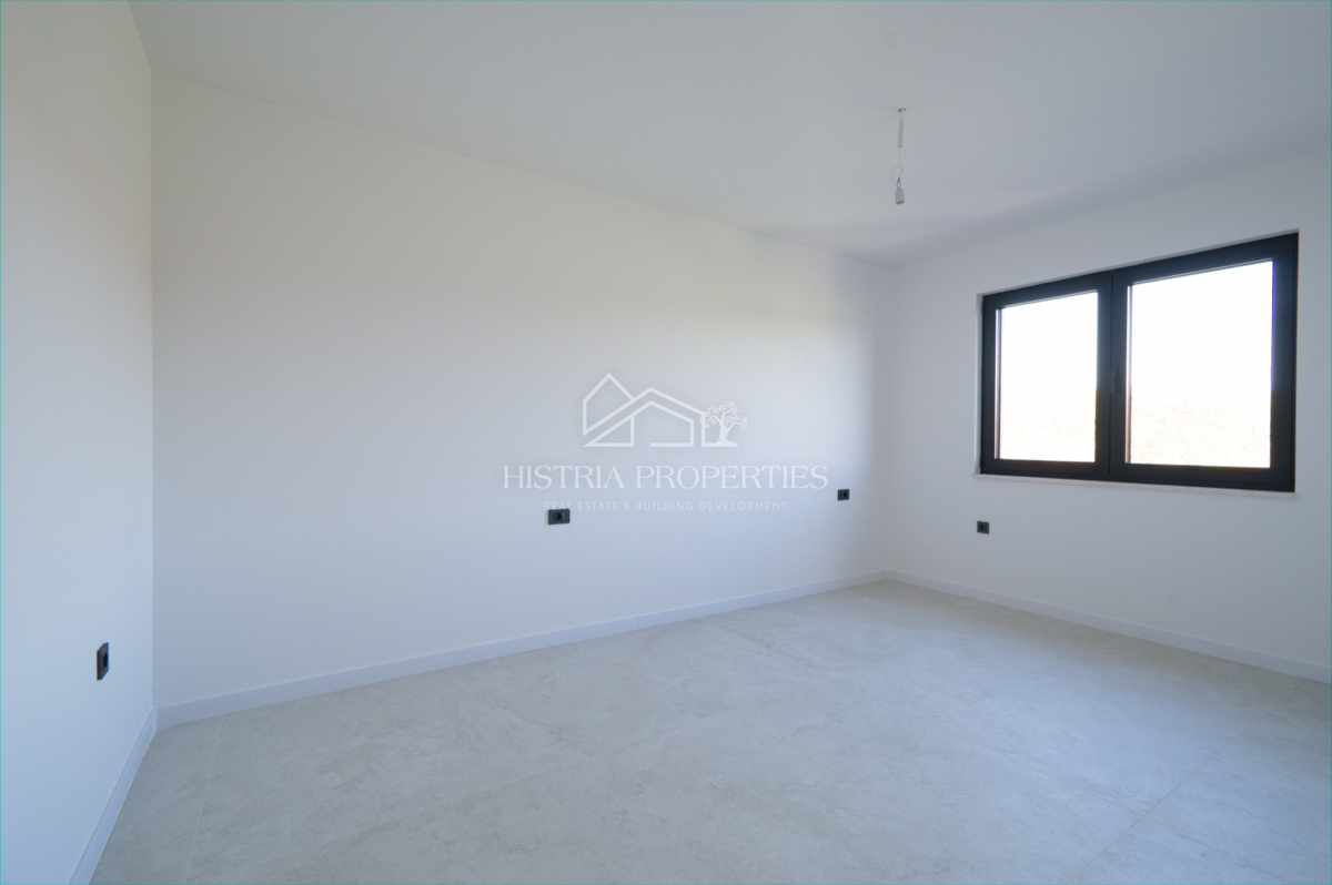 Prostorno vrhunsko penthouse stanovanje s strešno teraso na iskani lokaciji