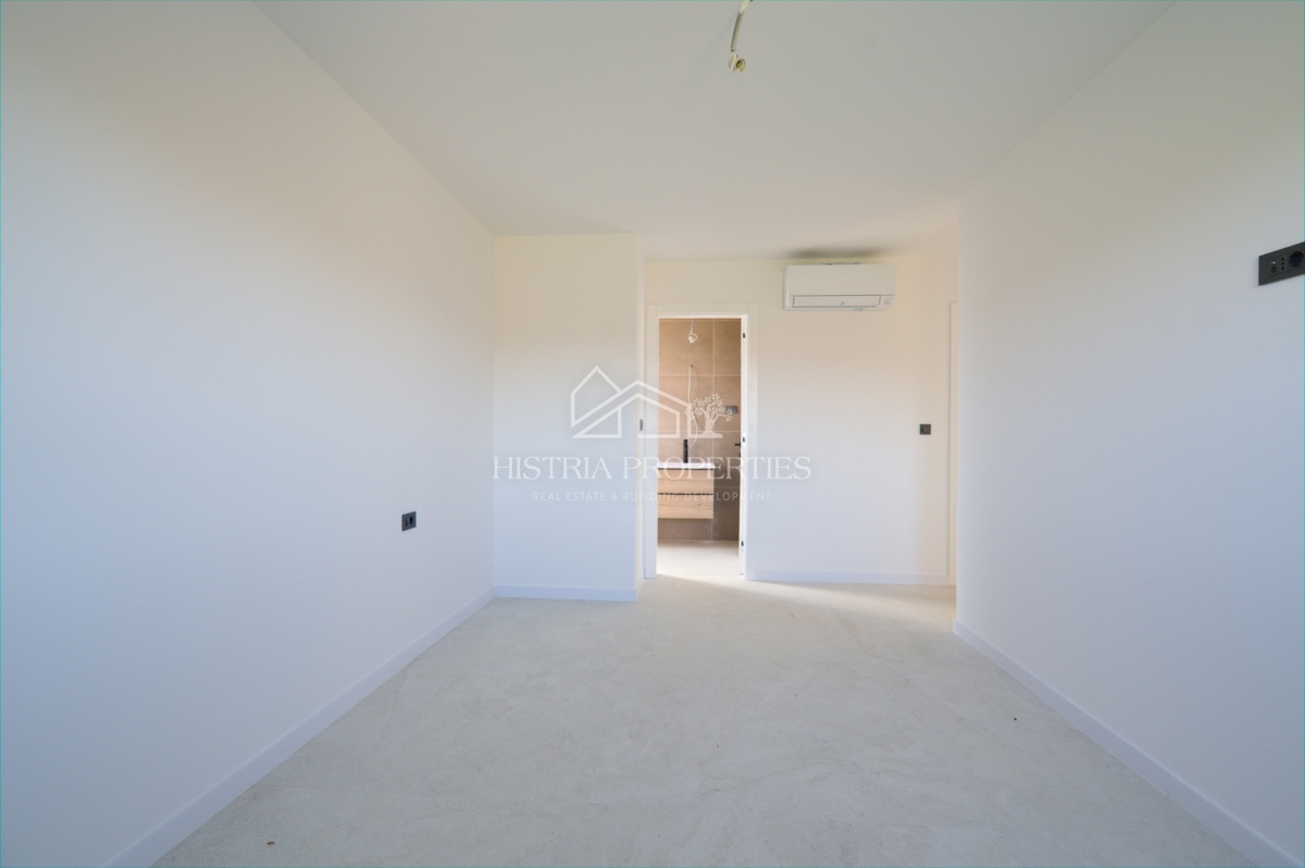 Prostorno vrhunsko penthouse stanovanje s strešno teraso na iskani lokaciji