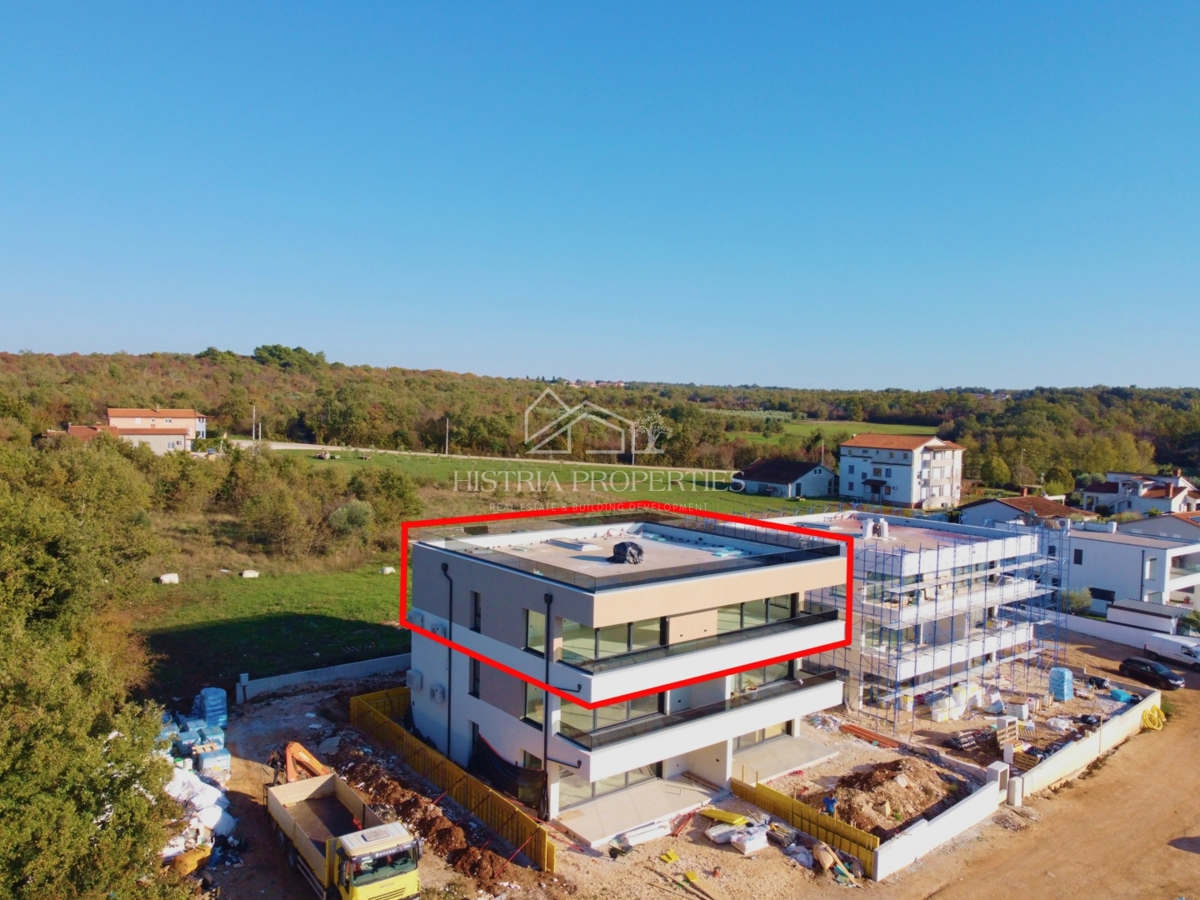 Prostorno vrhunsko penthouse stanovanje s strešno teraso na iskani lokaciji