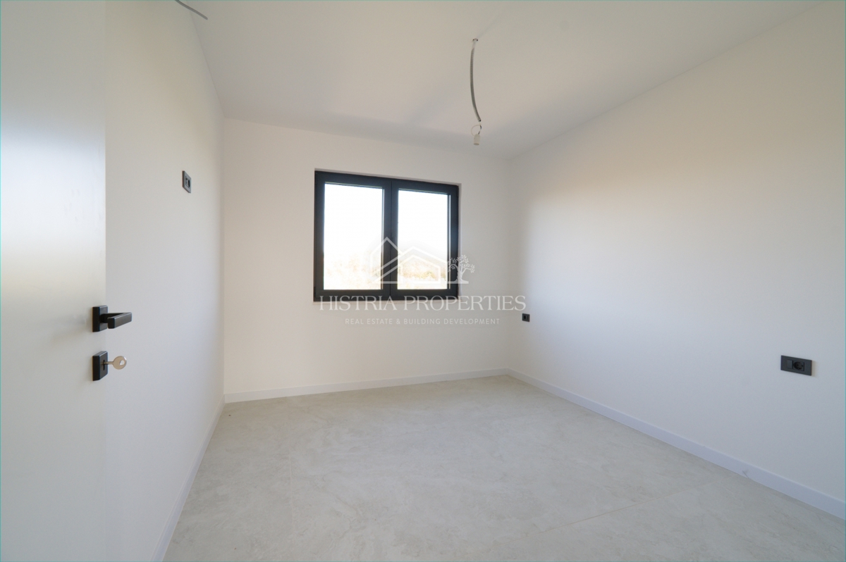 Prostorno vrhunsko penthouse stanovanje s strešno teraso na iskani lokaciji