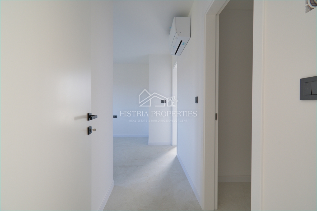 Prostorno vrhunsko penthouse stanovanje s strešno teraso na iskani lokaciji