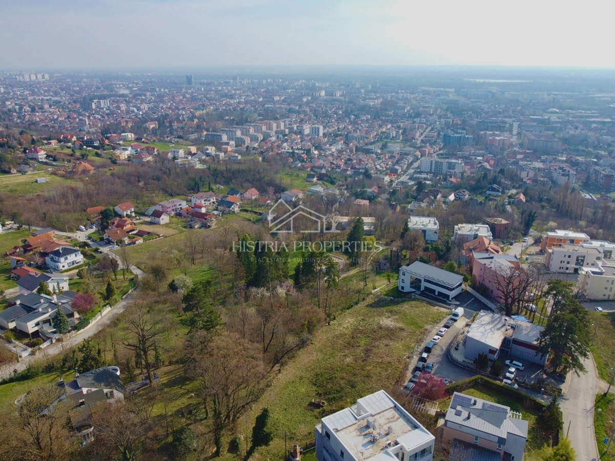 Zemljišče z veljavnim dovoljenjem za gradnjo stanovanj in plačanim komunalnim prispevkom