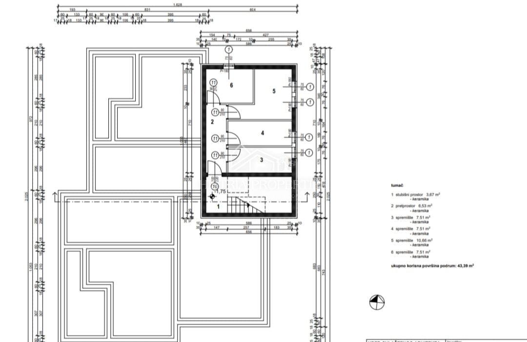 Prostoren apartma z bazenom, popolnoma opremljen, s pogledom na morje