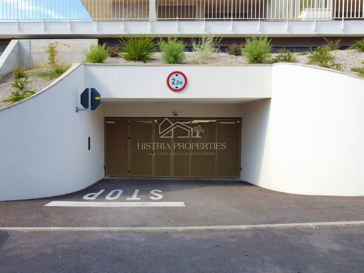 Brezhibno stanovanje v novogradnji najvišjega standarda s sanjsko teraso in razgledom, ki ga ne boste nikoli pozabili