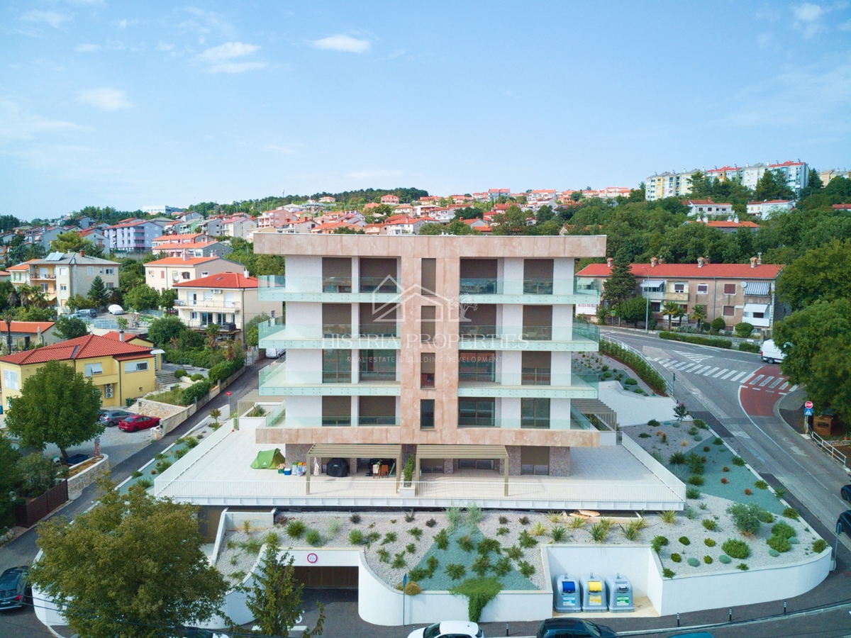 Brezhibno stanovanje v novogradnji najvišjega standarda s sanjsko teraso in razgledom, ki ga ne boste nikoli pozabili