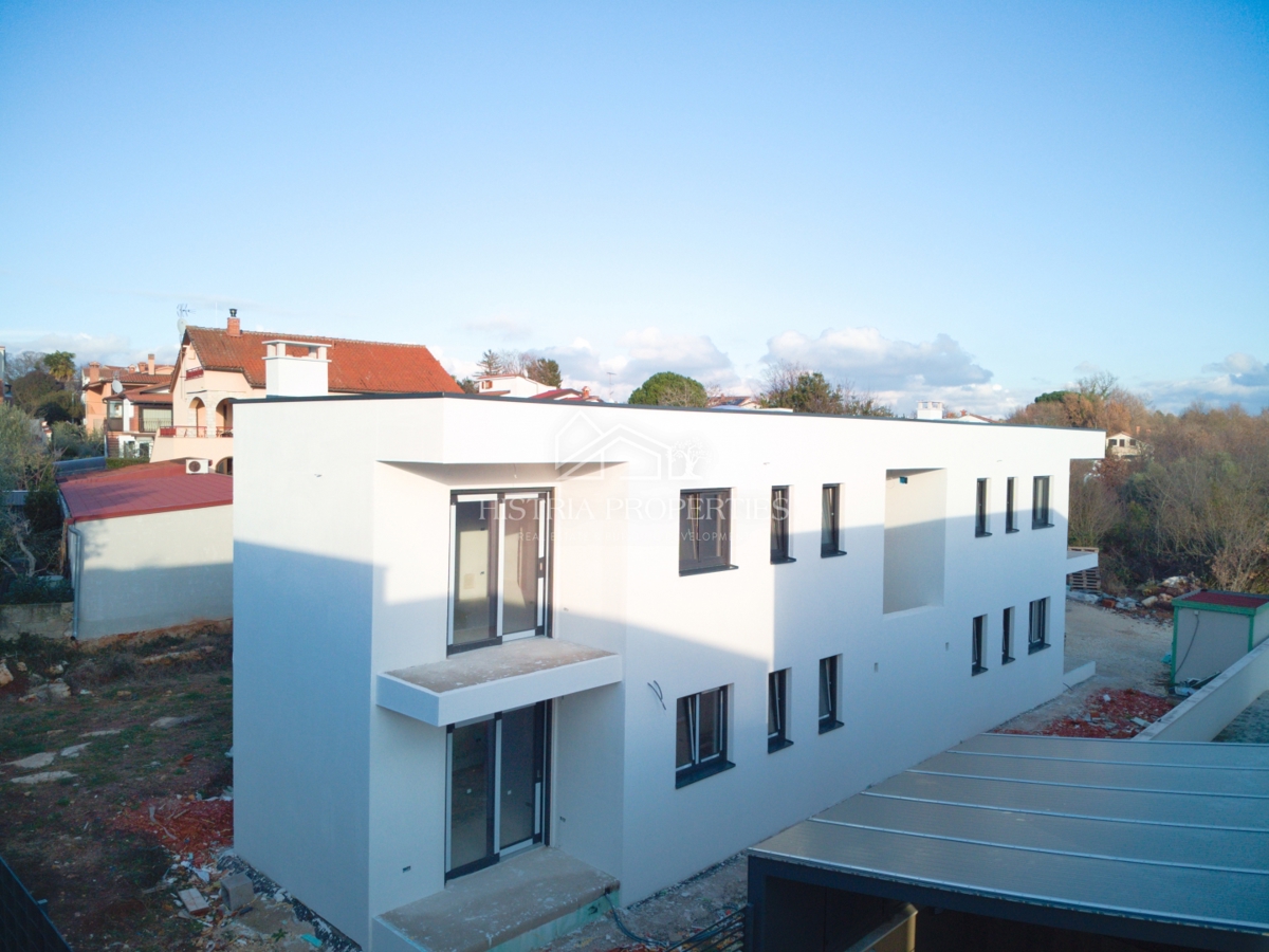 Mestno stanovanje z dvema terasama v modernem stanovanjskem naselju, blizu centra Poreča