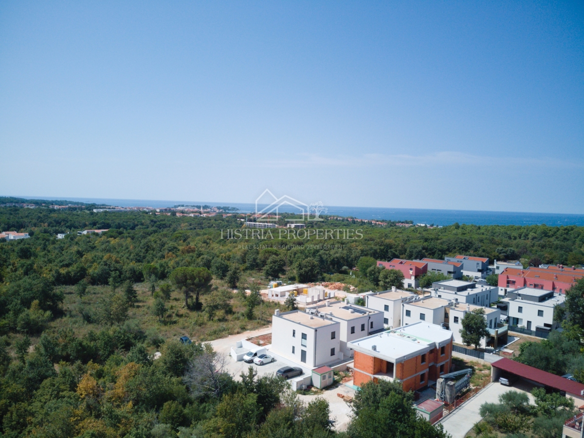 Mestno stanovanje z dvema terasama v modernem stanovanjskem naselju, blizu centra Poreča