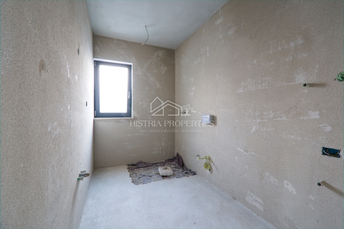 Mestno stanovanje z dvema terasama v modernem stanovanjskem naselju, blizu centra Poreča