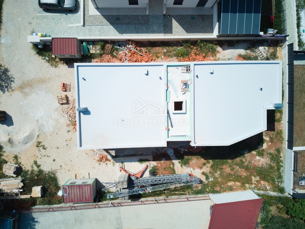 Mestno stanovanje z dvema terasama v modernem stanovanjskem naselju, blizu centra Poreča