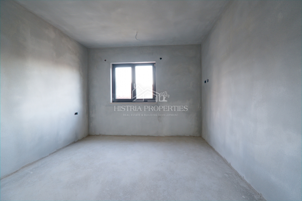 Mestno stanovanje z dvema terasama v modernem stanovanjskem naselju, blizu centra Poreča