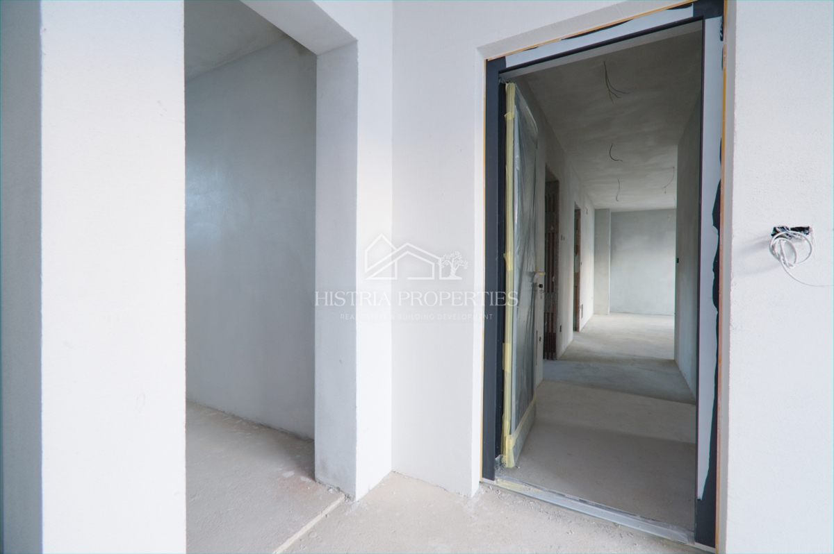 Mestno stanovanje z dvema terasama v modernem stanovanjskem naselju, blizu centra Poreča