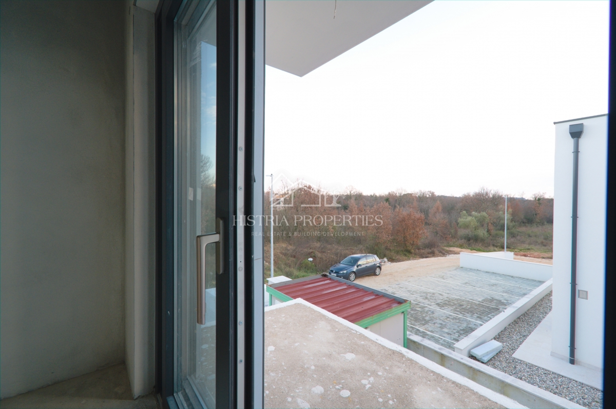 Mestno stanovanje z dvema terasama v modernem stanovanjskem naselju, blizu centra Poreča