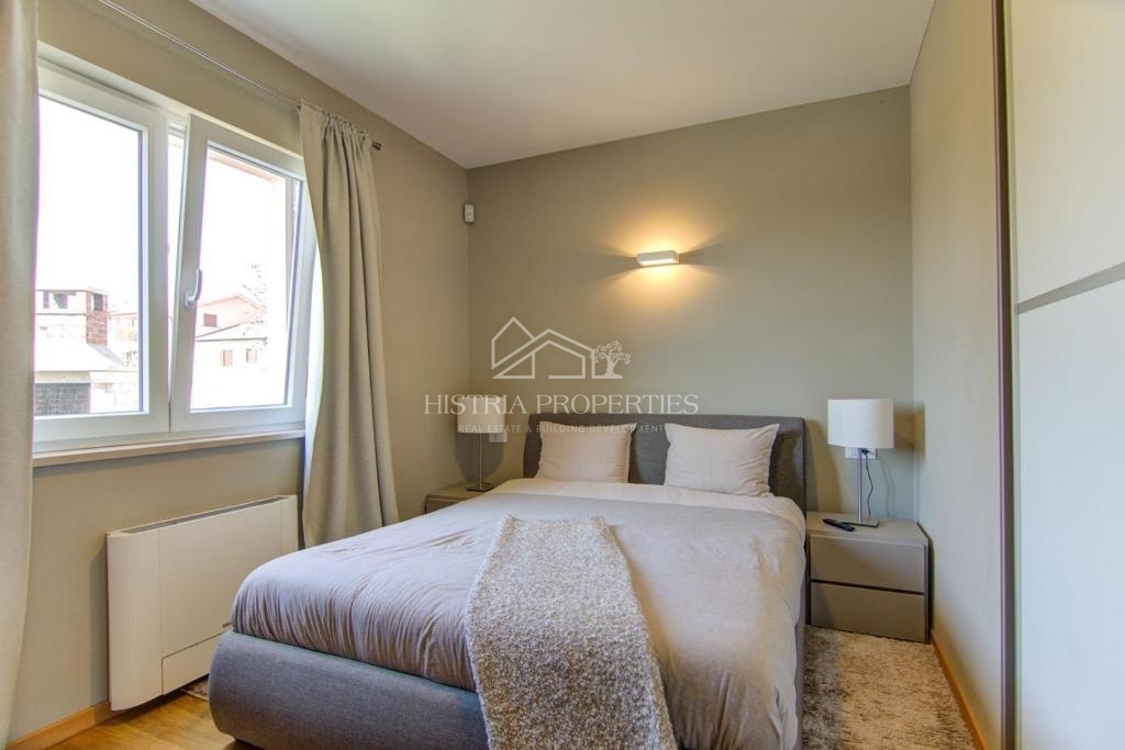 Popolnoma opremljena hiša z bazenom in uveljavljeno turistično ponudbo