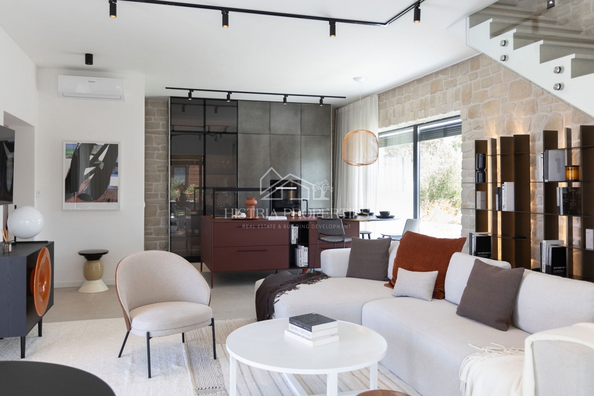 Dizajnerska vila v istrskem slogu, popolnoma in bogato opremljena