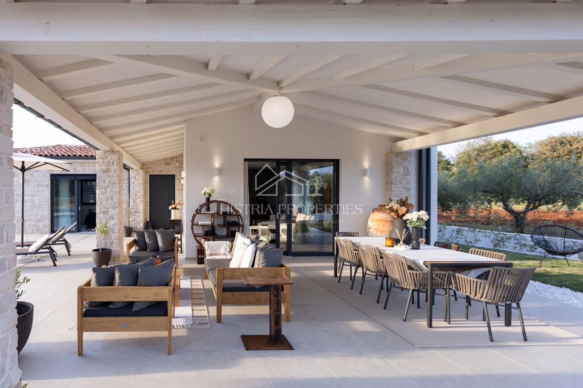 Dizajnerska vila v istrskem slogu, popolnoma in bogato opremljena