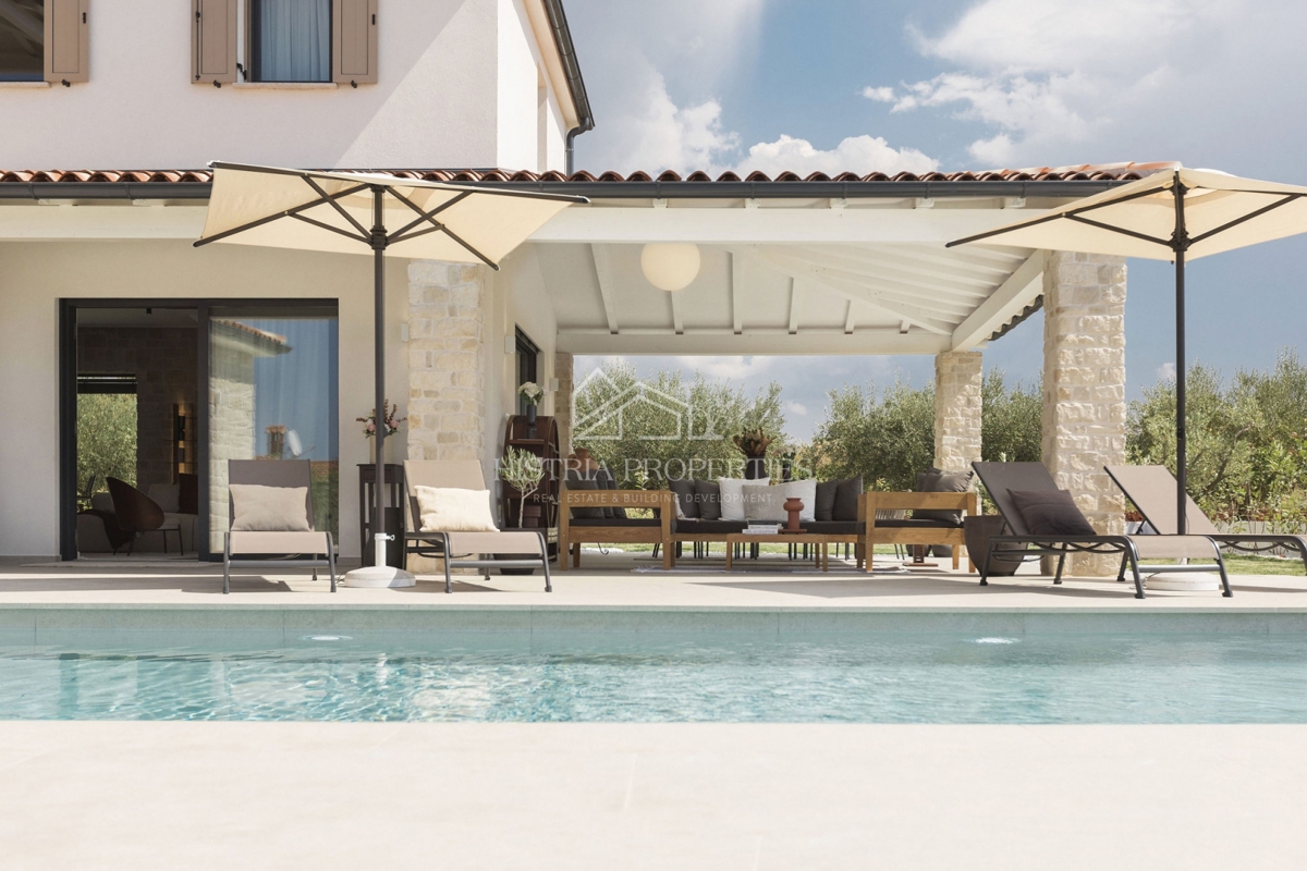 Dizajnerska vila v istrskem slogu, popolnoma in bogato opremljena