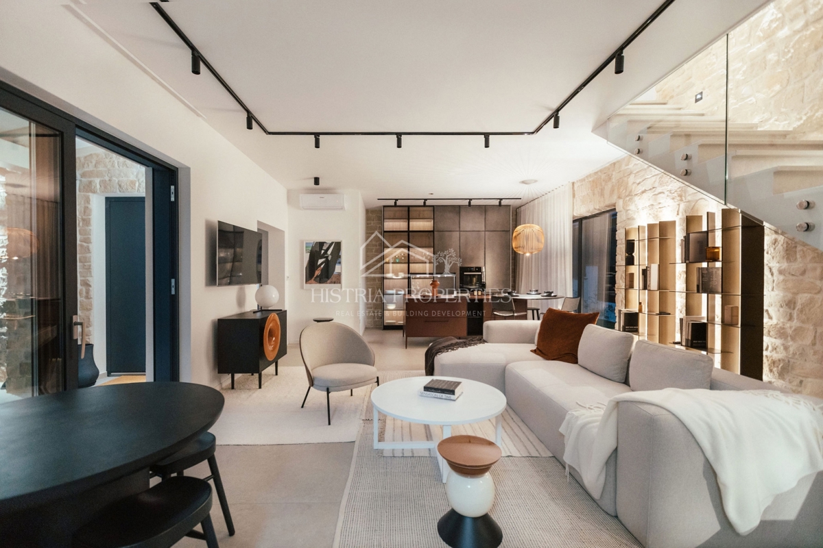 Dizajnerska vila v istrskem slogu, popolnoma in bogato opremljena