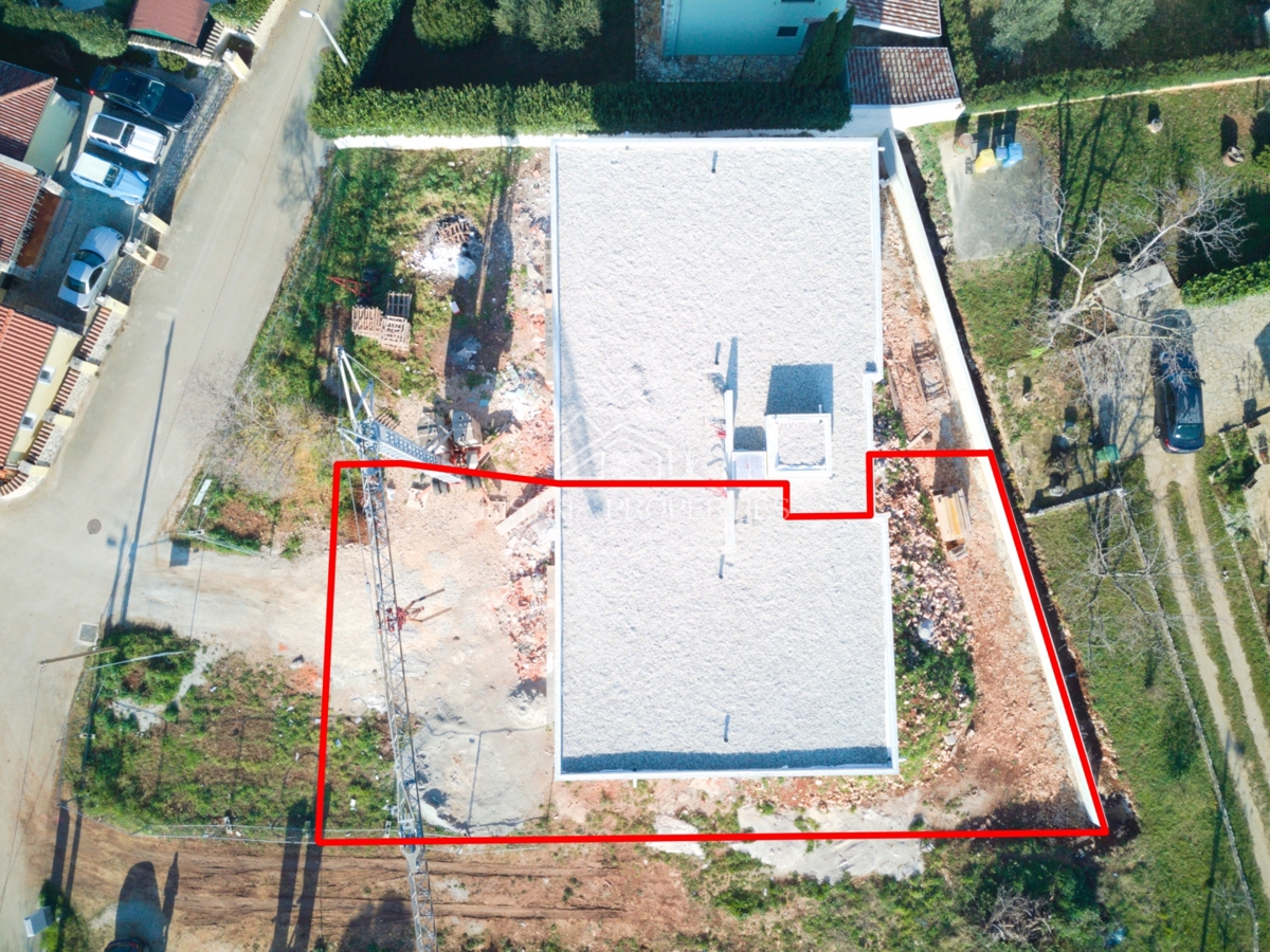 Prostoren 400m2 vrt in kakovostno stanovanje v novogradnji s čudovitim razgledom