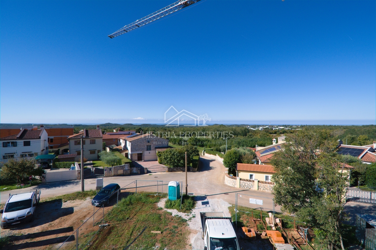 Prostoren 400m2 vrt in kakovostno stanovanje v novogradnji s čudovitim razgledom