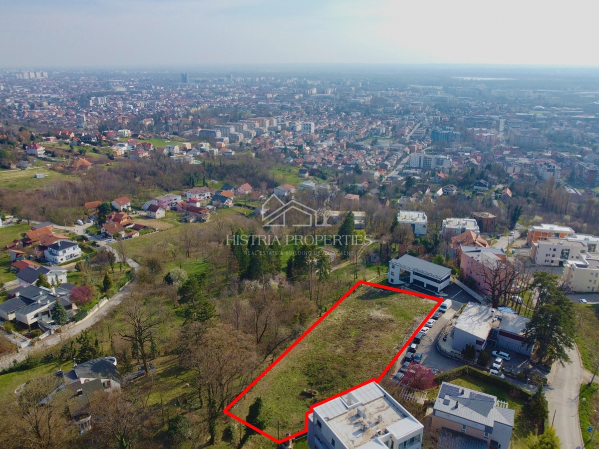 Zemljišče z velikim potencialom, veljavnim dovoljenjem in plačanim komunalnim prispevkom