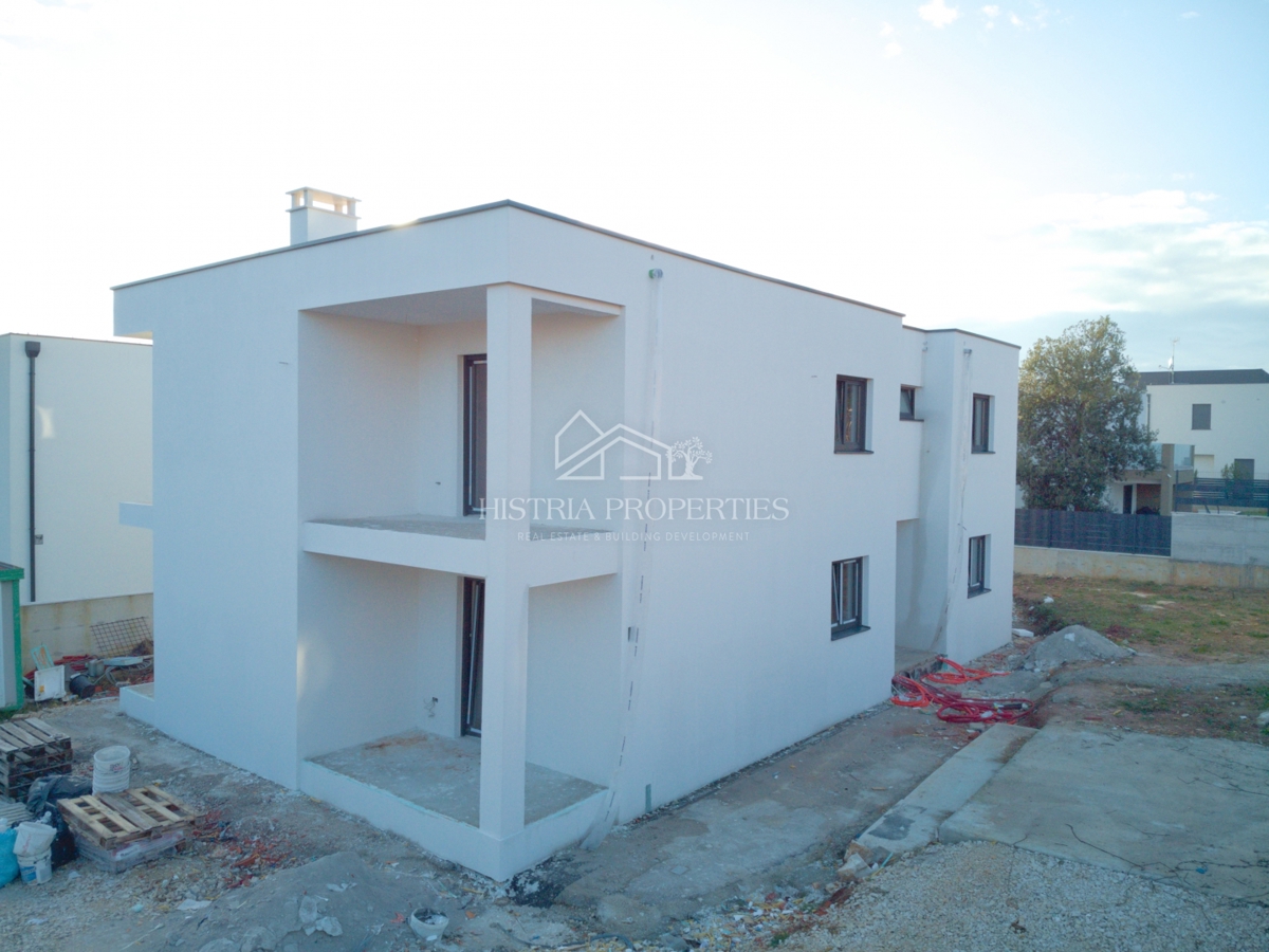 Novo moderno stanovanje s teraso, odlična družinska priložnost