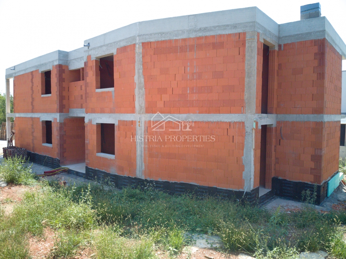 Novo moderno stanovanje s teraso, odlična družinska priložnost