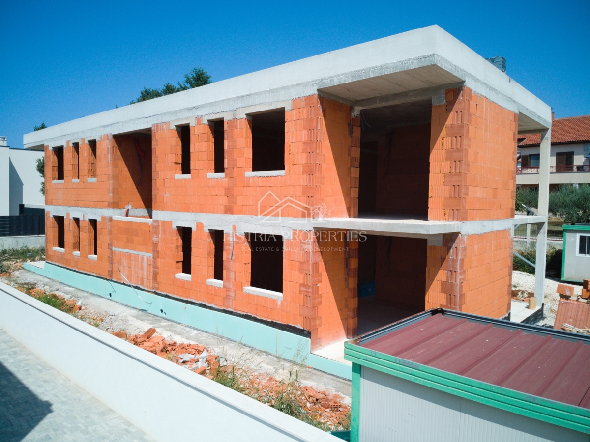 Novo moderno stanovanje s teraso, odlična družinska priložnost