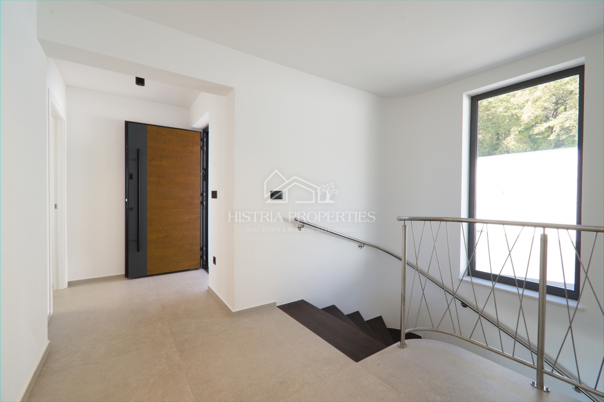 Edinstvena luksuzna vila z razgledom na celoten Kvarnerski zaliv, ki bo pritegnila vašo pozornost v bližini Opatije