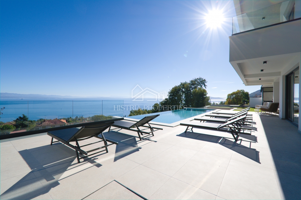 Edinstvena luksuzna vila z razgledom na celoten Kvarnerski zaliv, ki bo pritegnila vašo pozornost v bližini Opatije