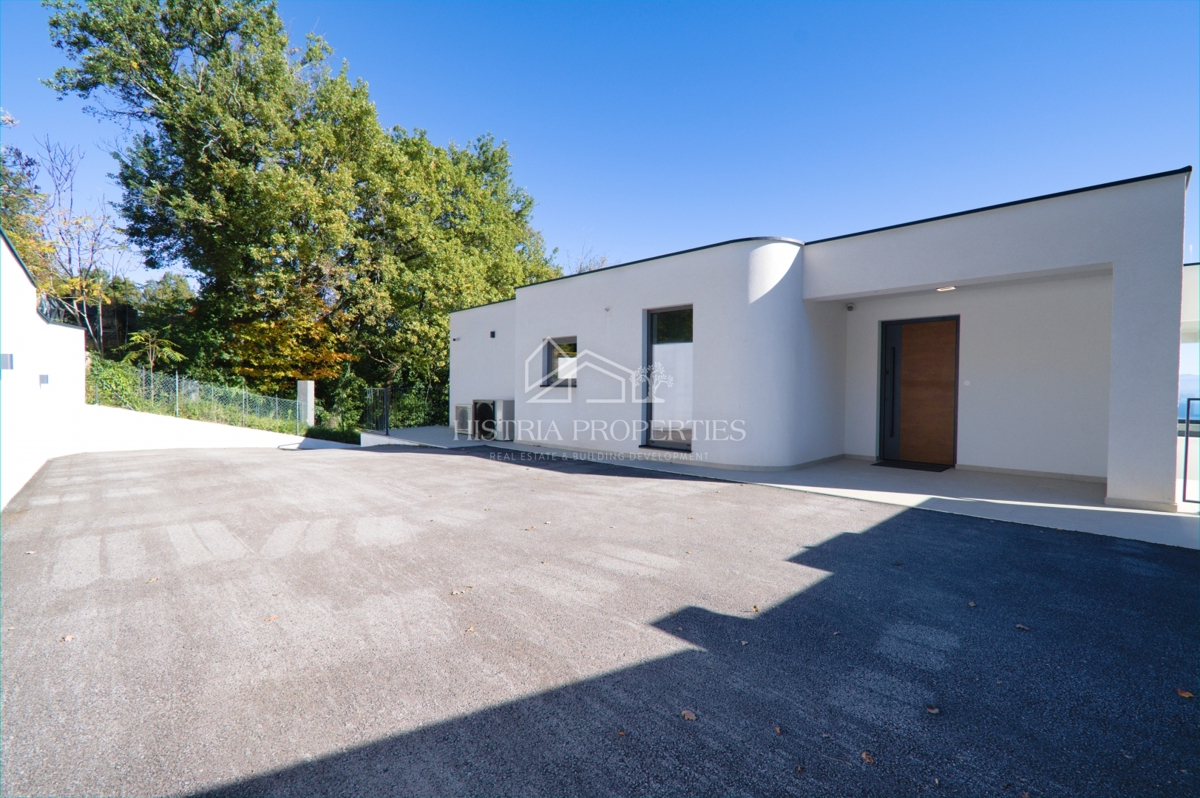 Edinstvena luksuzna vila z razgledom na celoten Kvarnerski zaliv, ki bo pritegnila vašo pozornost v bližini Opatije