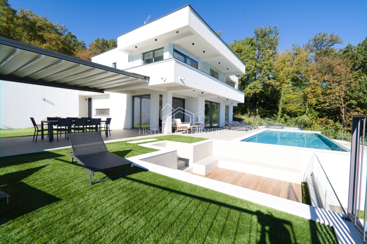 Edinstvena luksuzna vila z razgledom na celoten Kvarnerski zaliv, ki bo pritegnila vašo pozornost v bližini Opatije