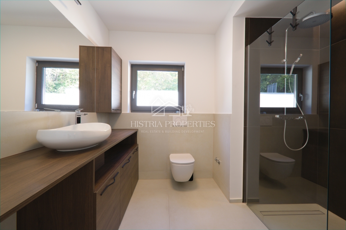 Edinstvena luksuzna vila z razgledom na celoten Kvarnerski zaliv, ki bo pritegnila vašo pozornost v bližini Opatije