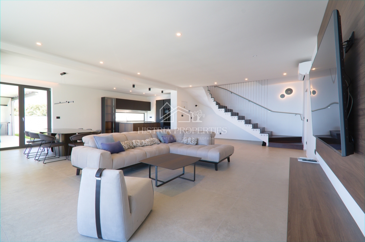 Edinstvena luksuzna vila z razgledom na celoten Kvarnerski zaliv, ki bo pritegnila vašo pozornost v bližini Opatije