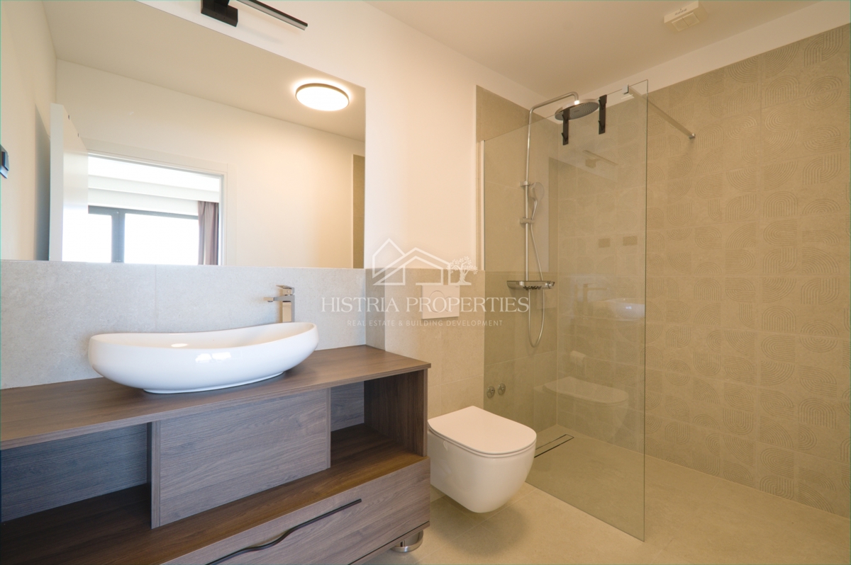 Edinstvena luksuzna vila z razgledom na celoten Kvarnerski zaliv, ki bo pritegnila vašo pozornost v bližini Opatije