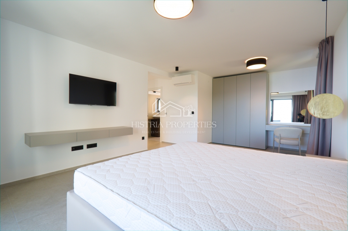 Edinstvena luksuzna vila z razgledom na celoten Kvarnerski zaliv, ki bo pritegnila vašo pozornost v bližini Opatije