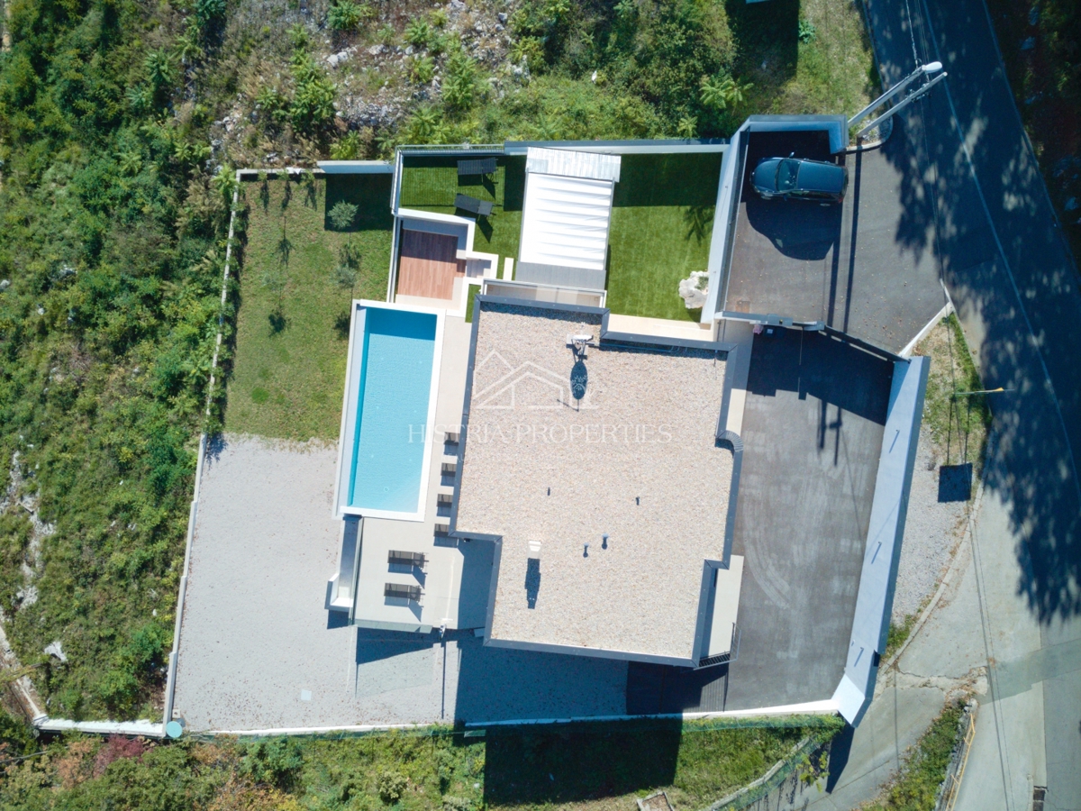 Edinstvena luksuzna vila z razgledom na celoten Kvarnerski zaliv, ki bo pritegnila vašo pozornost v bližini Opatije