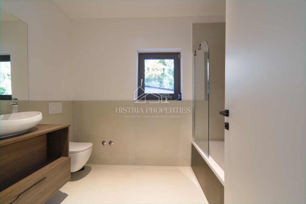 Edinstvena luksuzna vila z razgledom na celoten Kvarnerski zaliv, ki bo pritegnila vašo pozornost v bližini Opatije