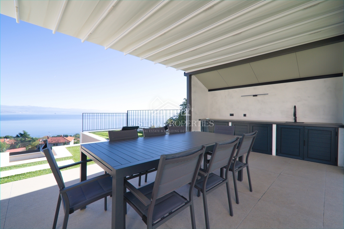 Edinstvena luksuzna vila z razgledom na celoten Kvarnerski zaliv, ki bo pritegnila vašo pozornost v bližini Opatije