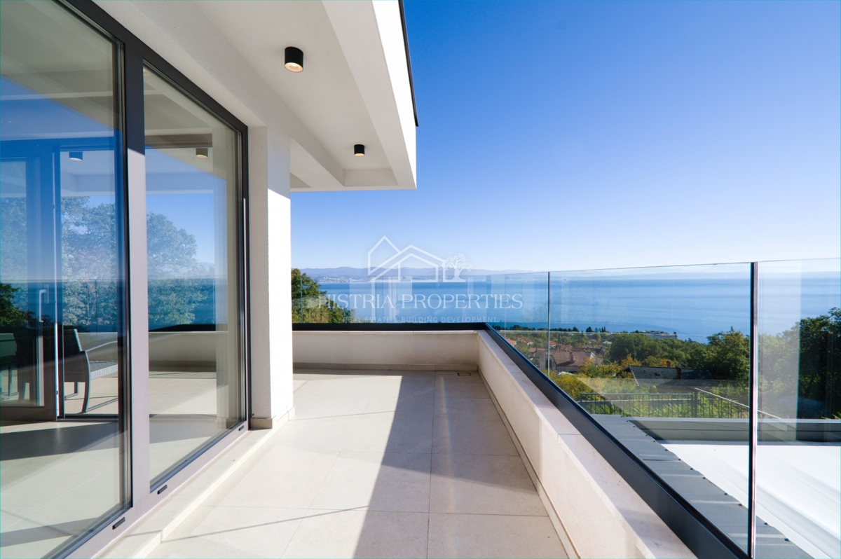 Edinstvena luksuzna vila z razgledom na celoten Kvarnerski zaliv, ki bo pritegnila vašo pozornost v bližini Opatije