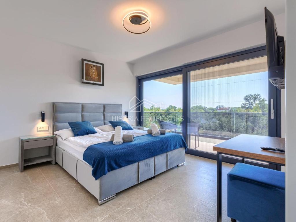 Privlačna lokacija in bližina morja ter bogato opremljena vila z ogrevanim bazenom