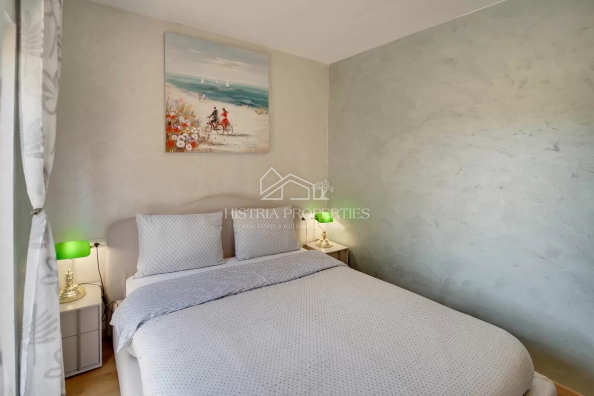 Intimna oaza miru z wellnessom na prostorni parceli, obdani z oljčnim nasadom