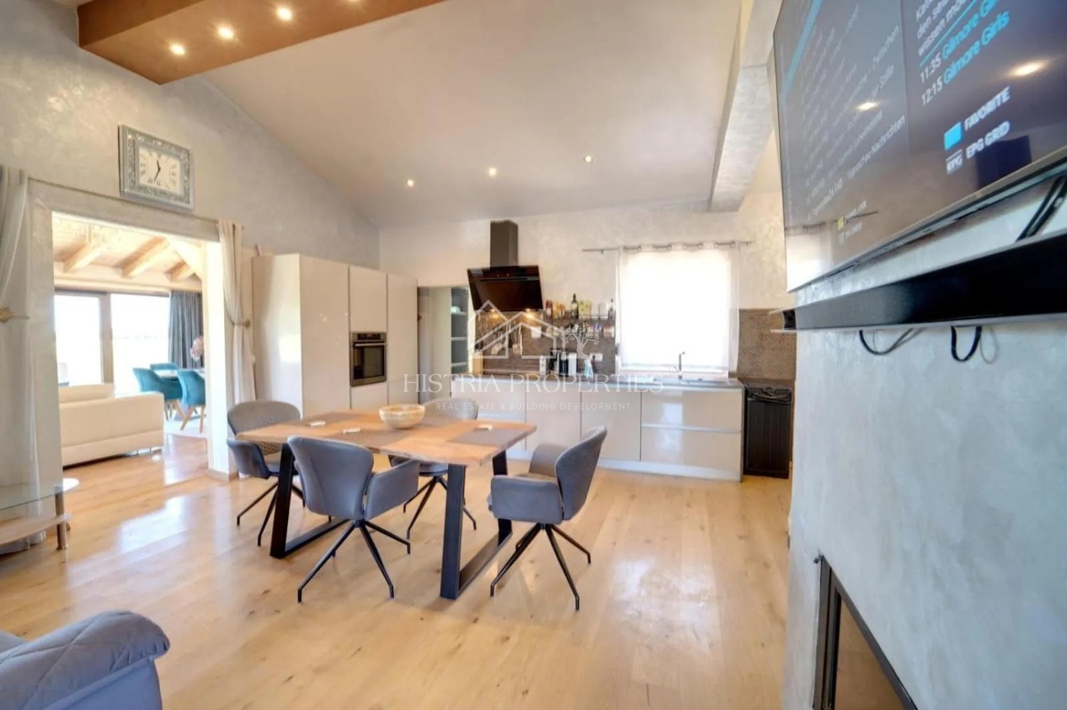 Intimna oaza miru z wellnessom na prostorni parceli, obdani z oljčnim nasadom